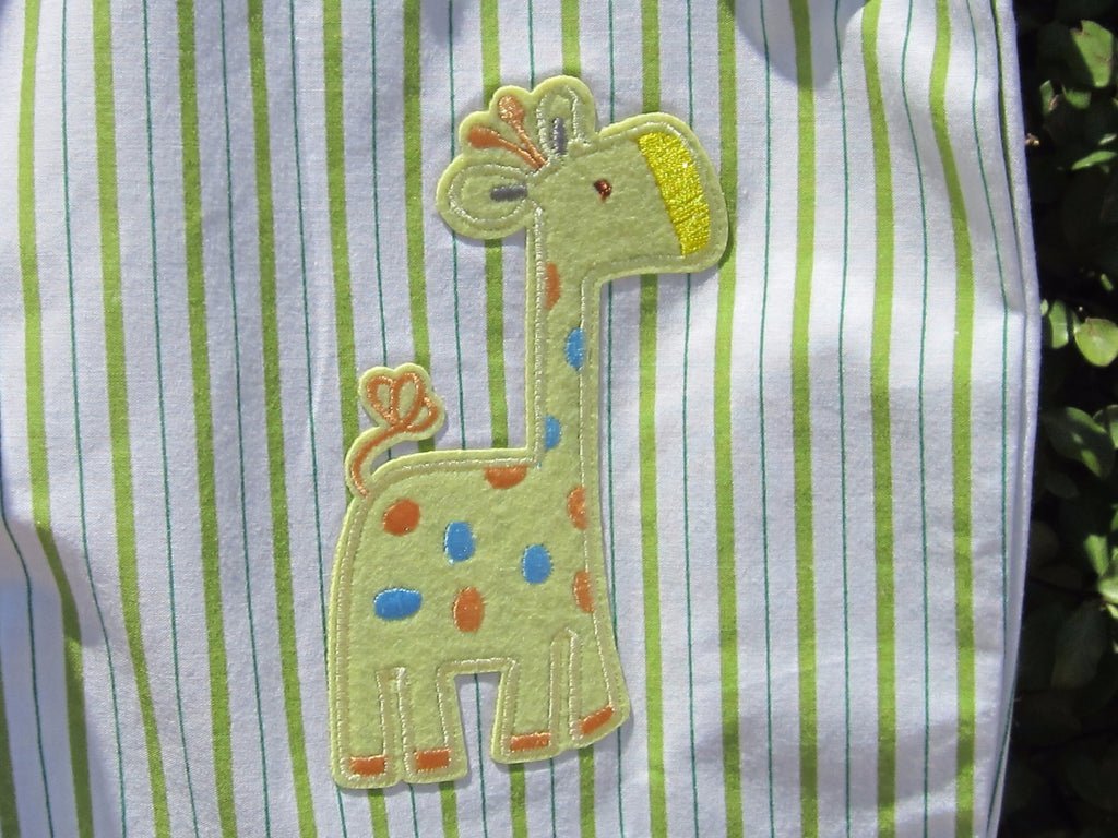Baby Boys Romper /Sunsuit two buttons on shoulders Size 0 Giraffe motif