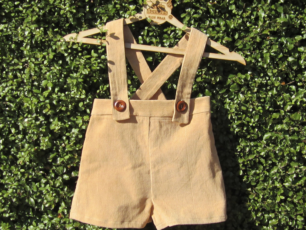 Boys suspender shorts in corduroy size 2